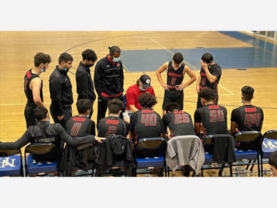 Dons Victorious Over Huskies 55-45