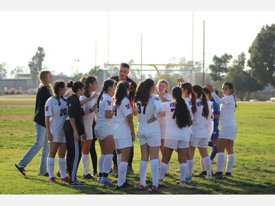 The Dons couldn't slip through the Parrots defense