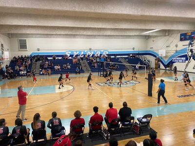 Verdugo Dons Girl's Volleyball Begin Quest to Repeat as City Champs