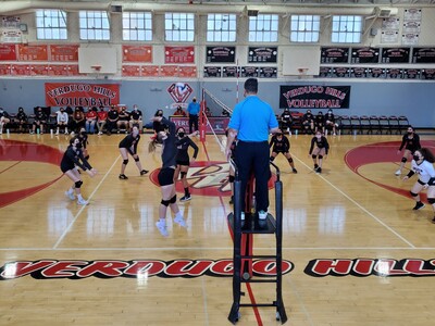 Dons Girls Volleyball Extend League Record to 3-0
