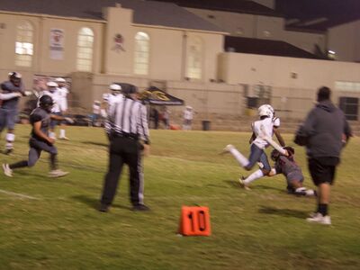 Dons Defeat Gladiators to Advance to Division II Quarterfinals